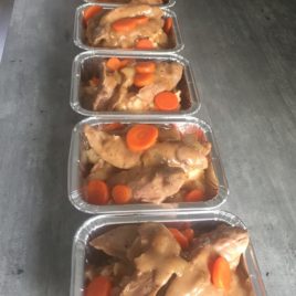 Aiguillettes de canard sauce poivre avec accompagnement
